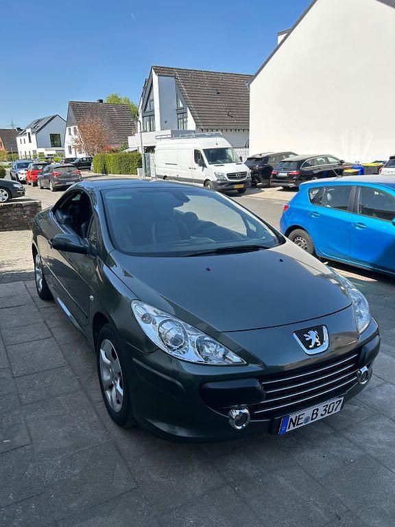 Grün Gebraucht 2006 Peugeot 307 CC Cabrio | 3.100 € (Fairer Preis) - Bild 1/4