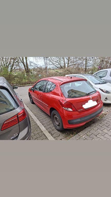 Gebraucht Peugeot 207 Tendance 75 PS (55 kW) 2012 Rot Kleinwagen