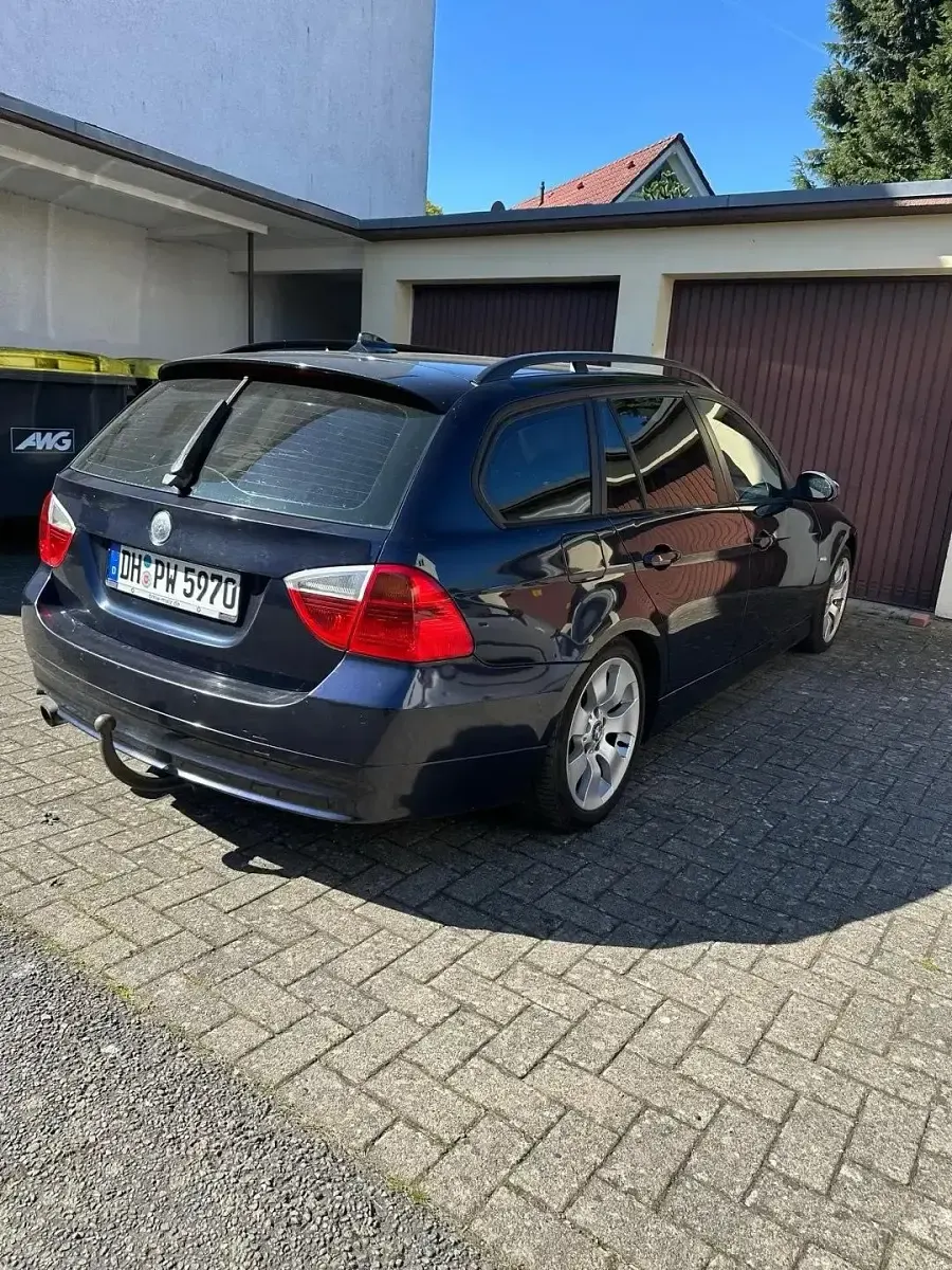Gebraucht BMW 320 163 PS (119 kW) 2007 Blau Kombi