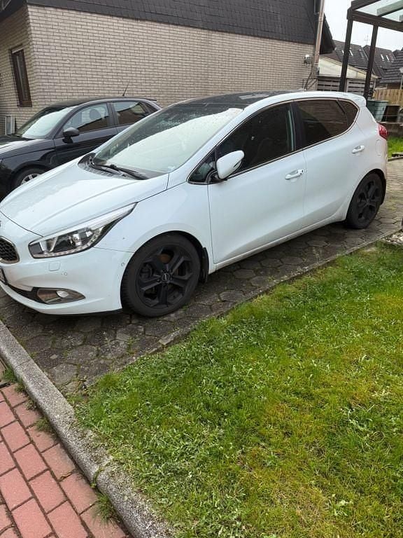 Usado Kia Ceed Platinum 135 HP (99 kW) 2013 Branco Citadino