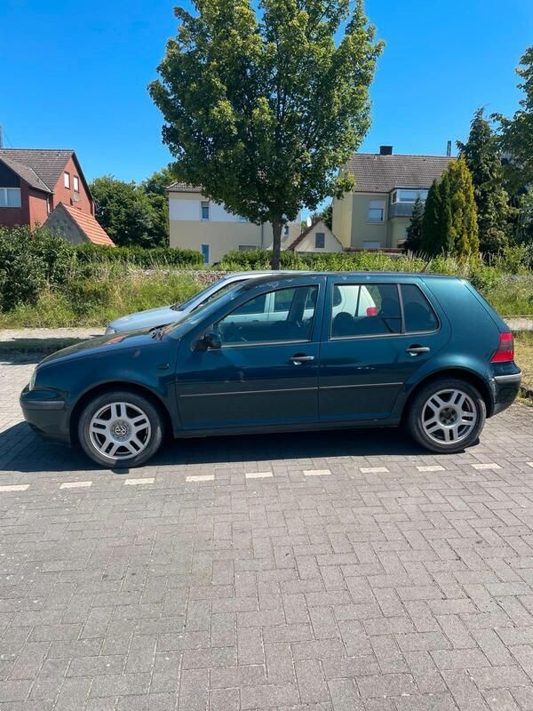 Grün Gebraucht 2001 VW Golf IV Kleinwagen | 700 € (Superpreis) - Bild 1/4