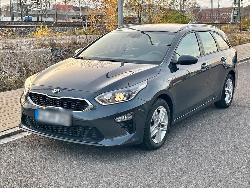 Grau Gebraucht 2019 Kia Ceed Sportswagon Edition 7 Kombi | 13.600 € (Fairer Preis) - Bild 1/4