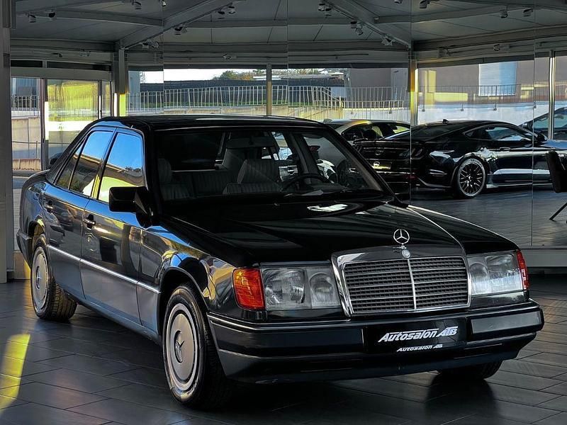 Schwarz Gebraucht 1989 Mercedes E230 Limousine | 7.999 € - Bild 1/4