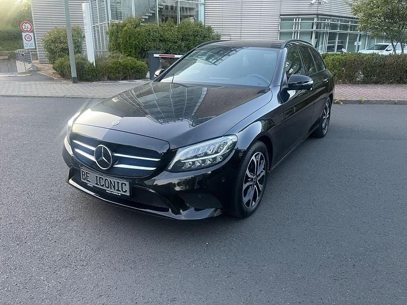 Schwarz Gebraucht 2020 Mercedes C220 Avantgarde Kombi | 16.890 € (Superpreis) - Bild 1/4
