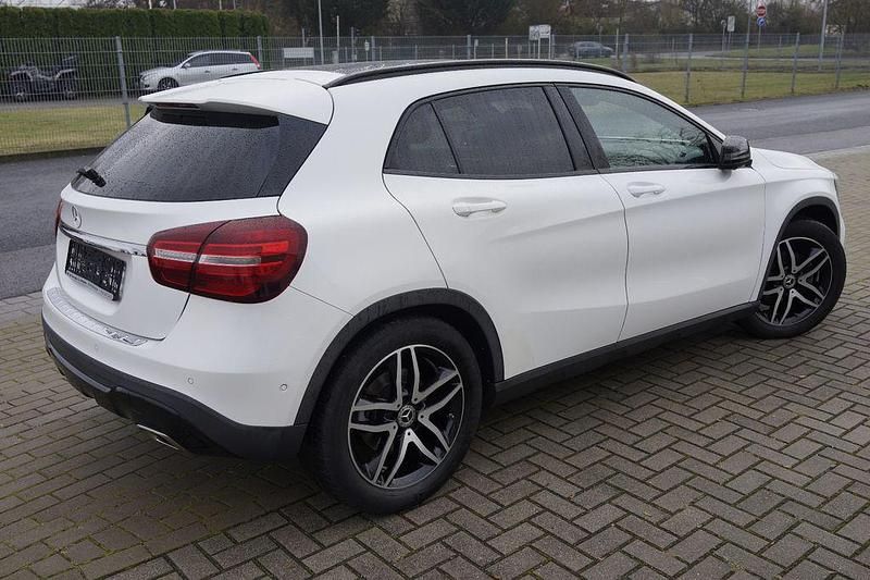 Gebraucht Mercedes GLA180 122 PS (89 kW) 2018 Weiß SUV