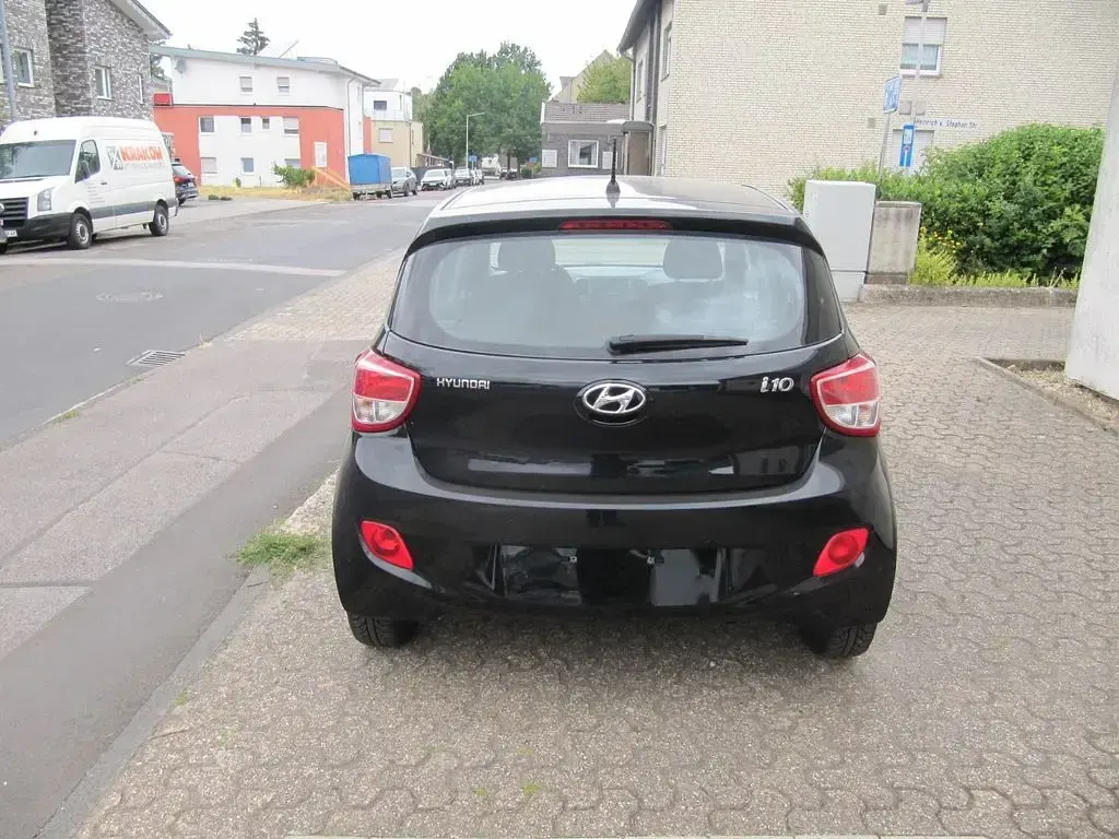 Gebraucht Hyundai i10 Intro Edition 67 PS (49 kW) 2015 Schwarz Kleinwagen