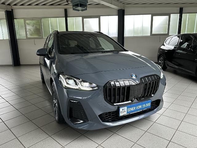Grau Gebraucht 2023 BMW 218 Active Tourer M Sport Van / Kleinbus | 28.401 € (Fairer Preis) - Bild 1/4