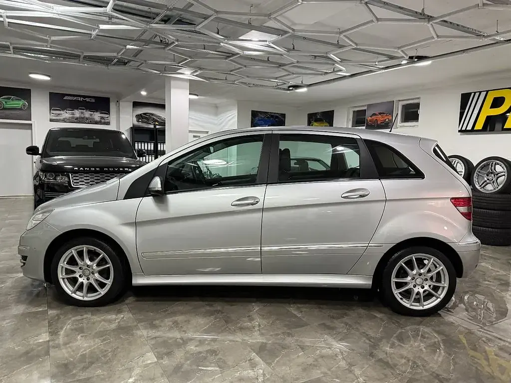 Gebraucht Mercedes B160 95 PS (69 kW) 2011 Silber Kleinwagen