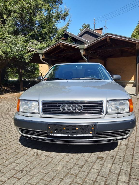Silber Gebraucht 1994 Audi 100 Limousine | 15.990 € - Bild 1/4