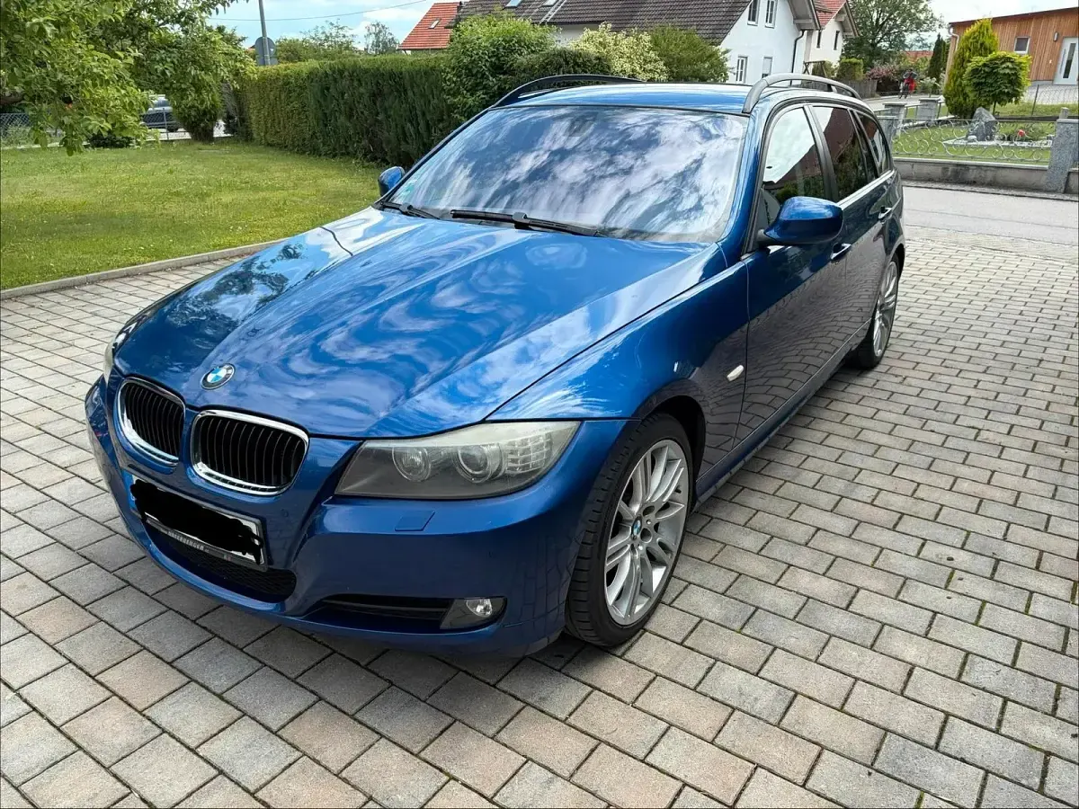 Gebraucht BMW 320 177 PS (130 kW) 2008 Blau Kombi