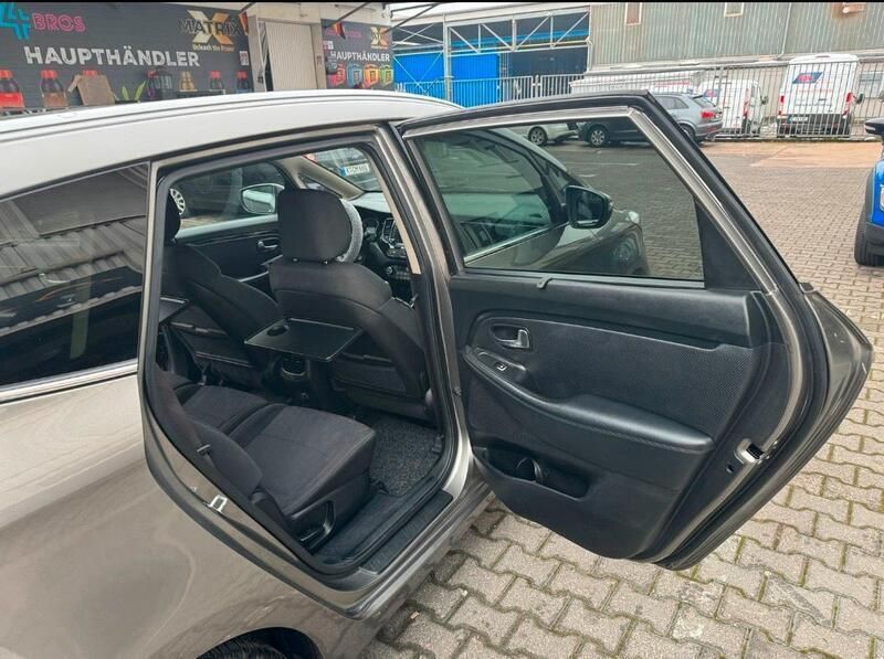 Gebraucht 2014 Kia Carens Van / Kleinbus | 10.500 € - Bild 1/4