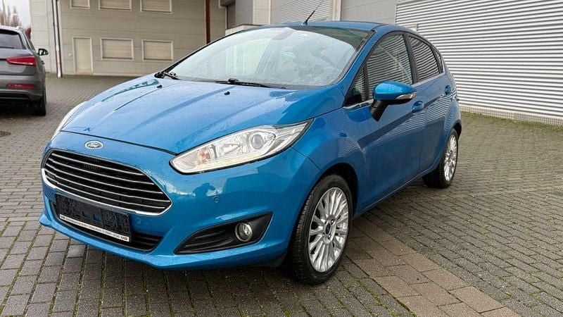 Blau Gebraucht 2014 Ford Fiesta Titanium Limousine | 5.990 € (Fairer Preis) - Bild 1/4