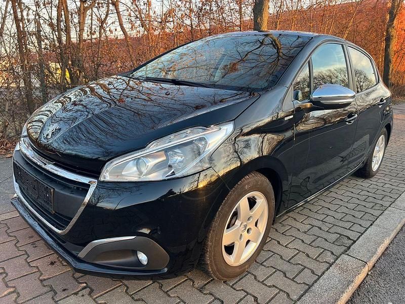 Gebraucht Peugeot 208 Style 83 PS (61 kW) 2018 Schwarz Kleinwagen
