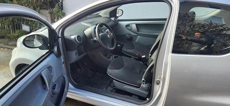 Gebraucht Peugeot 107 68 PS (50 kW) 2009 Silber Kleinwagen