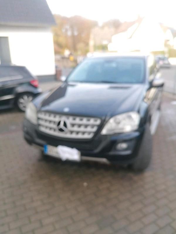 Schwarz Gebraucht 2008 Mercedes ML320 SUV | 6.900 € - Bild 1/4
