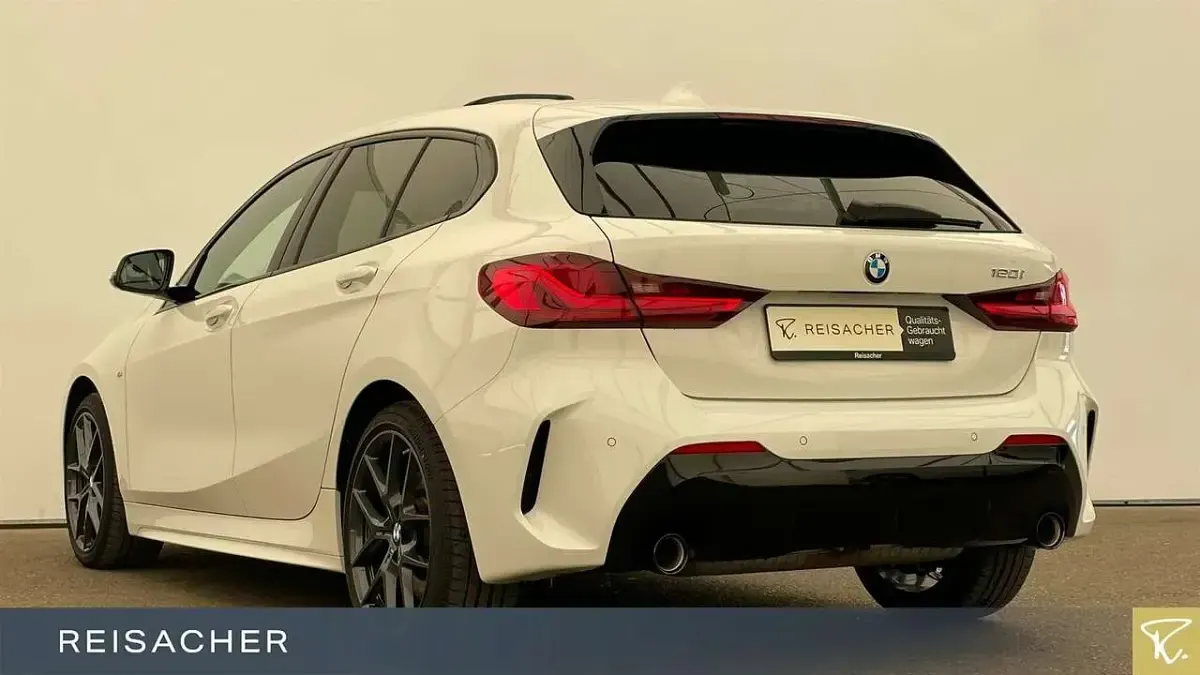 Gebraucht BMW 120 M Sport 178 PS (130 kW) 2023 Alpinweiß uni Limousine