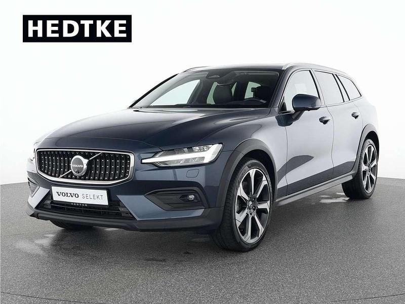 Blau Gebraucht 2024 Volvo V60 CC Ultimate Kombi | 44.990 € (Fairer Preis) - Bild 1/4