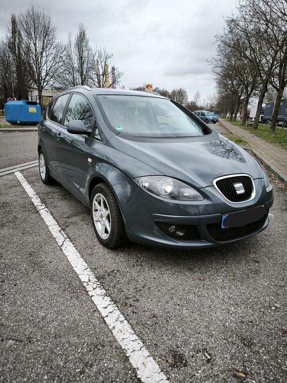 Grau Gebraucht 2009 Seat Altea Style Van / Kleinbus | 3.000 € (Fairer Preis) - Bild 1/4