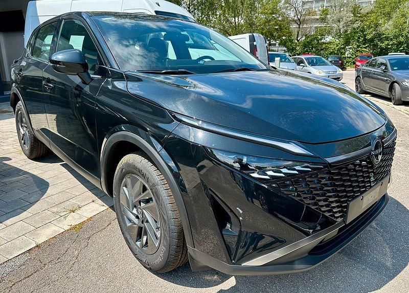 Schwarz Gebraucht 2024 Nissan Qashqai Acenta SUV | 28.900 € (Teuer) - Bild 1/4