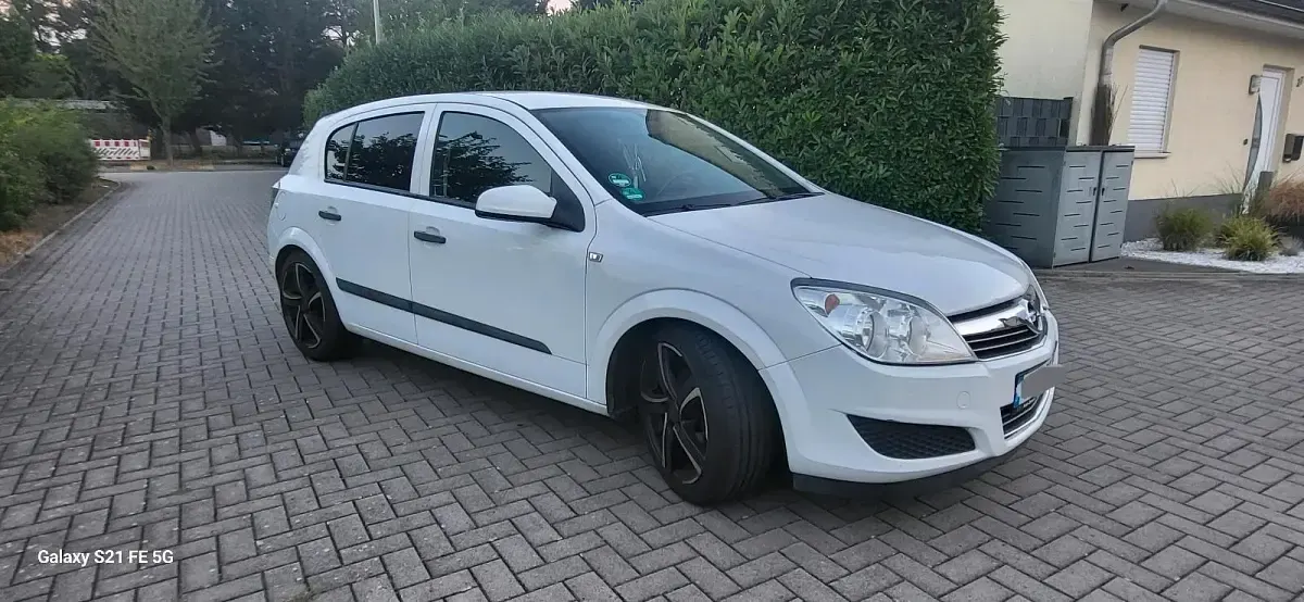 Gebraucht Opel Astra 81 PS (59 kW) 2009 Weiß Kleinwagen