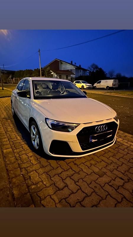 Weiß Gebraucht 2020 Audi A1 Limousine | 16.300 € (Fairer Preis) - Bild 1/4
