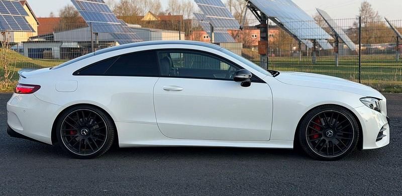 Gebraucht Mercedes E350 AMG 258 PS (189 kW) 2018 Weiß Coupé
