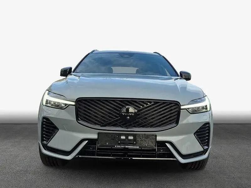 Neu Volvo XC60 Plus 253 PS (186 kW) 2025 Vapour grey metallic SUV
