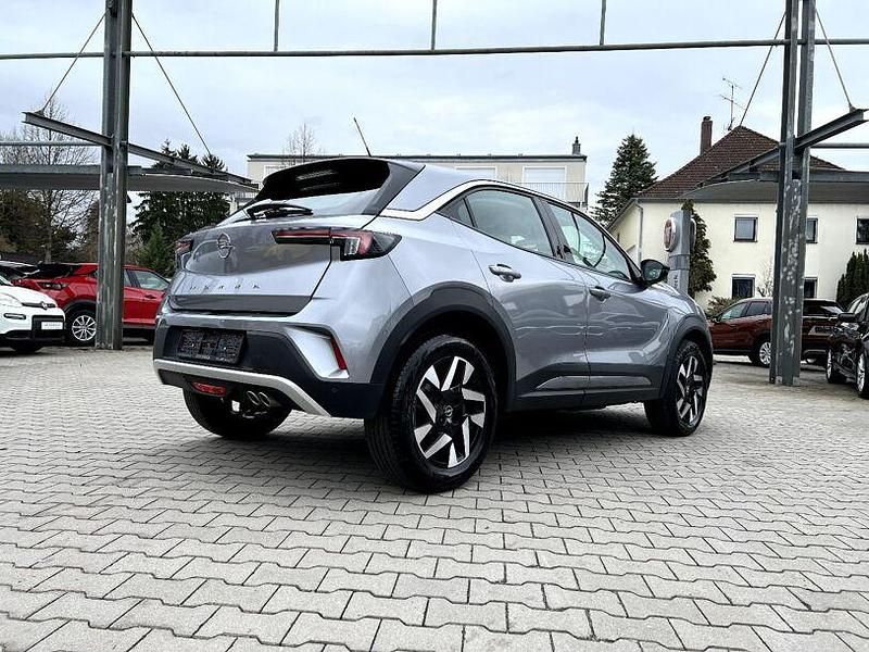 Gebraucht Opel Mokka Elegance 131 PS (96 kW) 2022 Kontrast grau / quarz silber m SUV