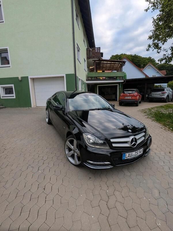 Schwarz Gebraucht 2012 Mercedes 180 Limousine | 7.500 € (Guter Preis) - Bild 1/4