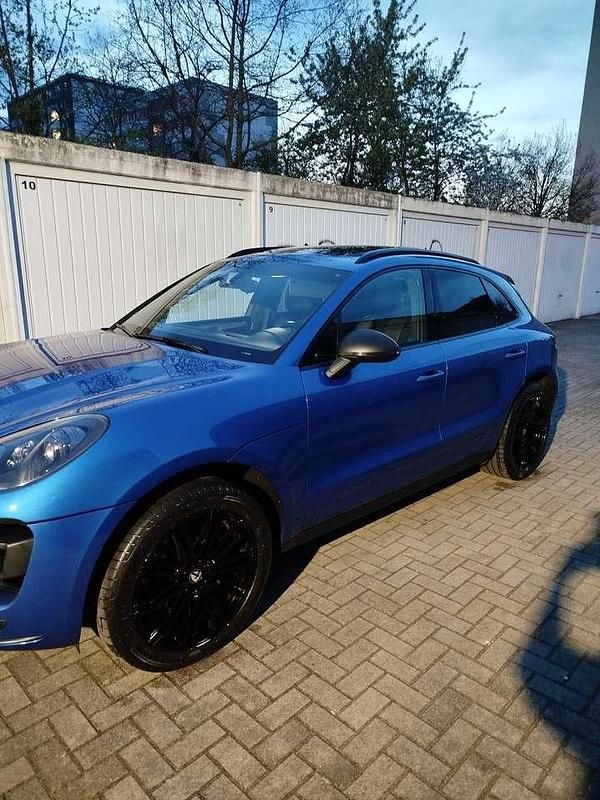 Blau Gebraucht 2015 Porsche Macan Turbo SUV | 27.500 € (Guter Preis) - Bild 1/4