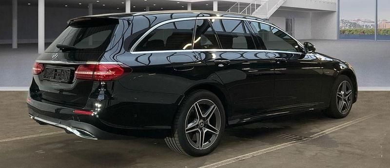 Second-hand Mercedes E300 AMG line 320 CP (235 kW) 2020 Negru Break