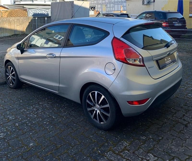 Gebraucht Ford Fiesta 101 PS (74 kW) 2014 Silber Kleinwagen
