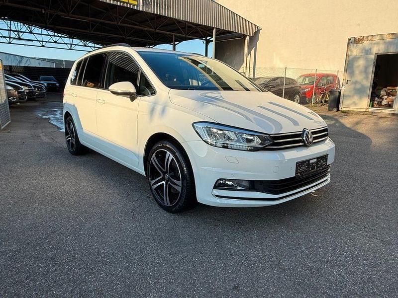 Gebraucht VW Touran Highline 150 PS (110 kW) 2016 Weiß Van / Kleinbus