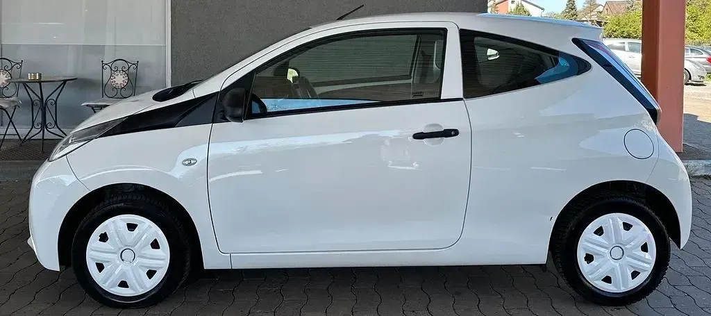 Używany Toyota Aygo 69 KM (50 kW) 2017 Biały Hatchback