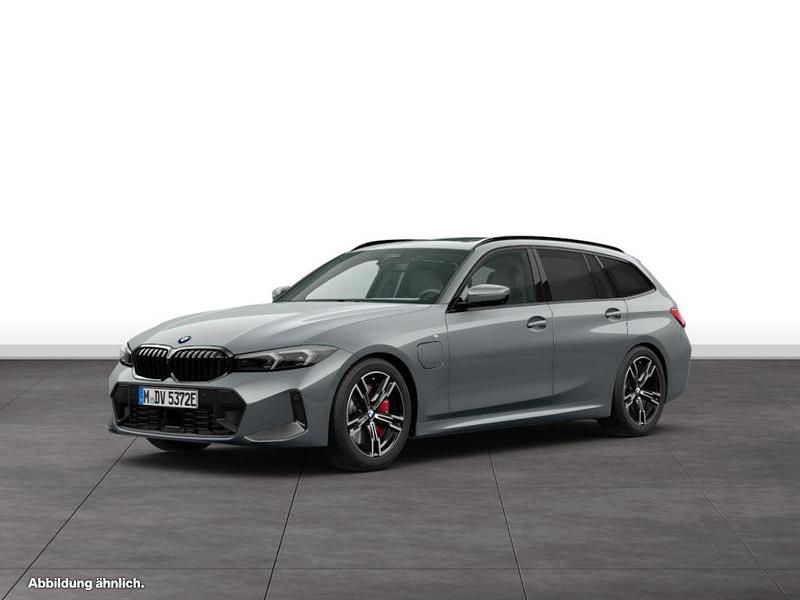 Grau Gebraucht 2024 BMW 330e Kombi | 54.010 € - Bild 1/4