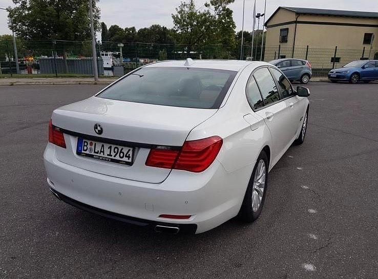 Gebraucht BMW 740 306 PS (225 kW) 2010 Weiß Limousine