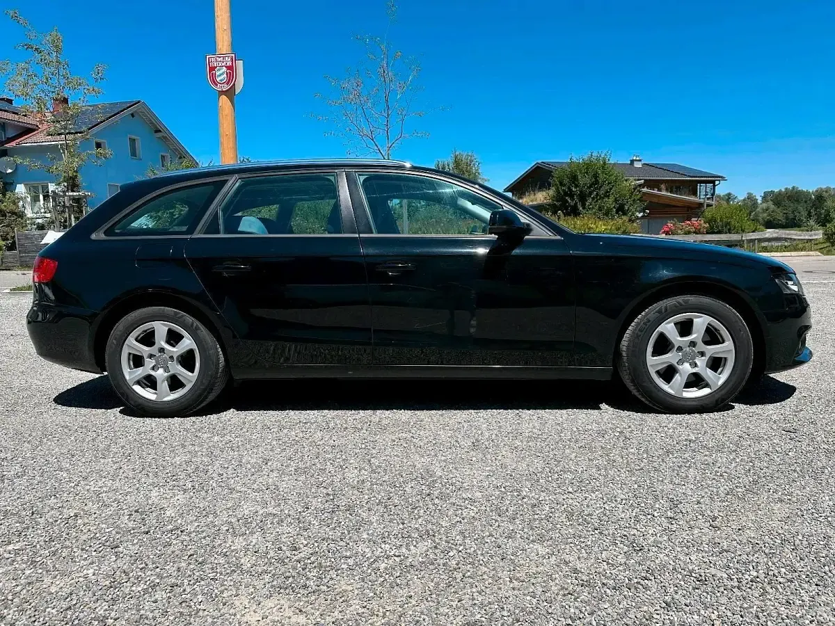 Gebraucht Audi A4 143 PS (105 kW) 2011 Schwarz Limousine