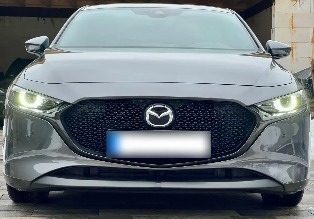 Gebraucht Mazda 3 122 PS (89 kW) 2019 Grau Limousine