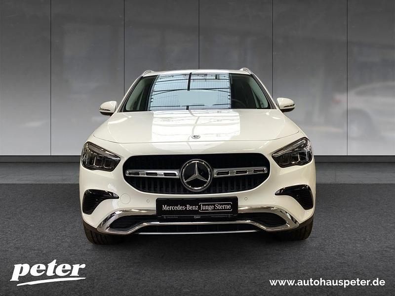 Gebraucht Mercedes GLA180 Advanced 136 PS (100 kW) 2025 Unilack polarweiß SUV