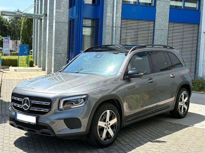 Grau Gebraucht 2022 Mercedes GLB200 Style SUV | 28.500 € (Superpreis) - Bild 1/4