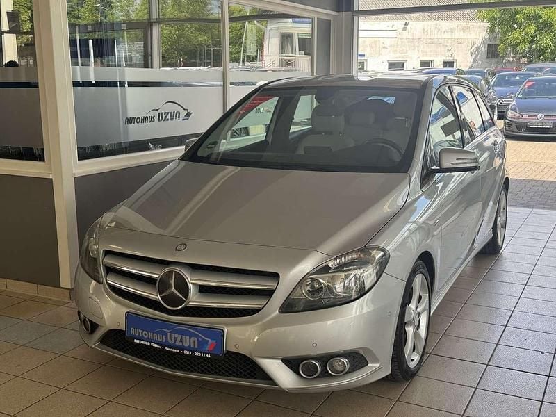 Gebraucht Mercedes B200 Sport 136 PS (100 kW) 2011 Silber Van / Kleinbus