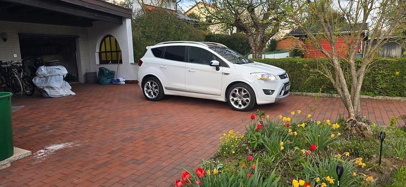 Gebraucht Ford Kuga Individual 163 PS (119 kW) 2012 Weiß SUV