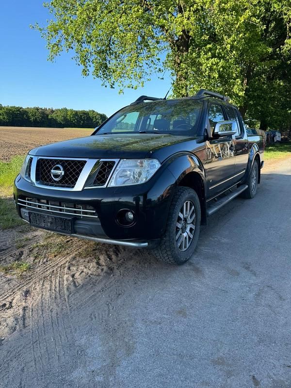 Schwarz Gebraucht 2012 Nissan Navara Abholung | 6.300 € - Bild 1/4