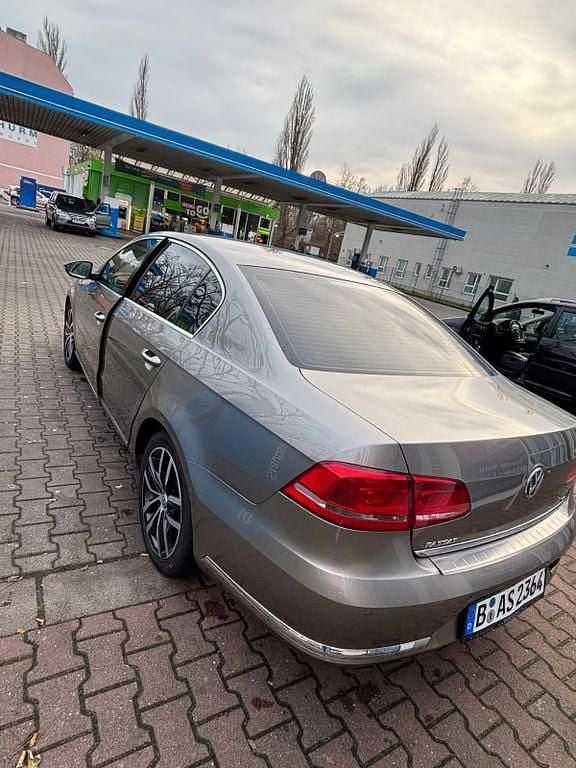 Gebraucht VW Passat Comfortline 160 PS (117 kW) 2012 Braun Limousine