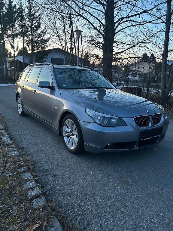 Gebraucht BMW 530 Sport Line 231 PS (169 kW) 2006 Grau Kombi
