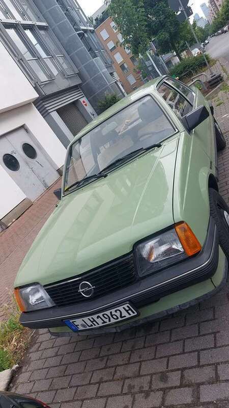 Grün Gebraucht 1982 Opel Ascona Limousine | 4.750 € - Bild 1/4