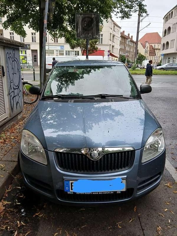 Blau Gebraucht 2010 Skoda Fabia Kleinwagen | 2.900 € (Fairer Preis) - Bild 1/3