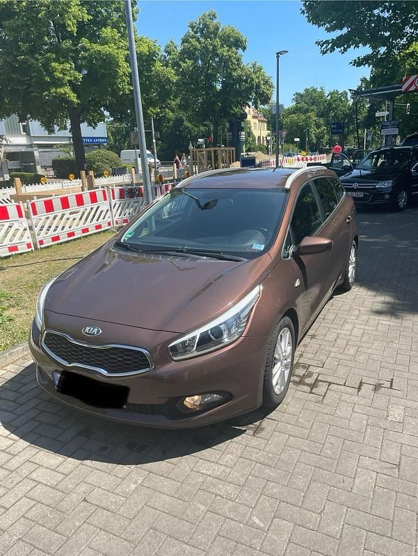 Braun Gebraucht 2013 Kia Ceed Kombi | 7.900 € (Fairer Preis) - Bild 1/4