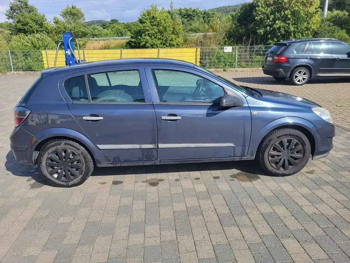 Gebraucht Opel Astra 75 PS (55 kW) 2009 Blau Kleinwagen