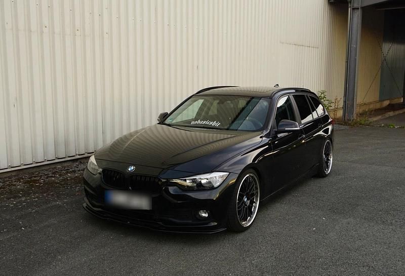 Schwarz Gebraucht 2017 BMW 320 Shadowline Kombi | 12.499 € (Superpreis) - Bild 1/4